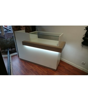 Mostrador con vitrina expositora y led